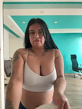 Snapshot of Devilsweet17 chatting on February 27, 9:26 pm Devilsweet17 online show from February 27, 9:26 pm