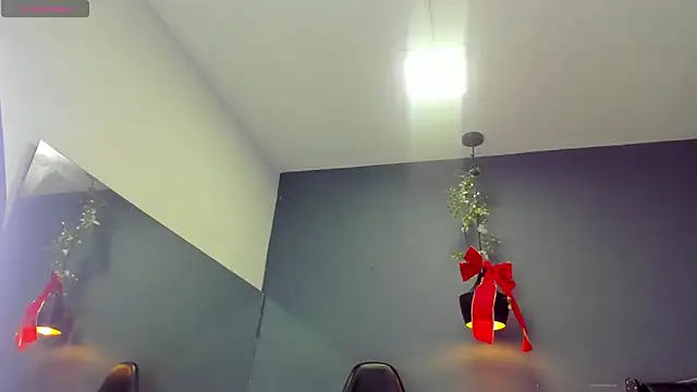 Hannah Miller   online show from December 17, 11:28 am
