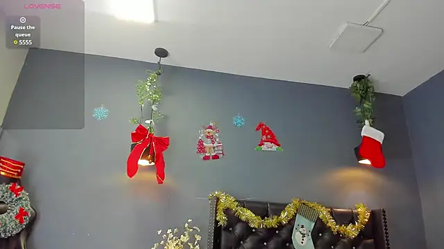 Hannah Miller   online show from December 23, 11:47 am