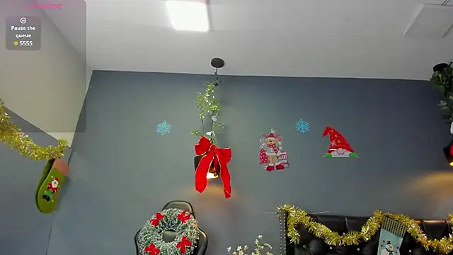 Hannah Miller   online show from December 26, 11:32 am