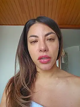 Karen San Miguel online show from December 14, 3:50 pm