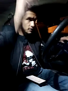 Snapshot of mosmar_20 chatting on December 23, 12:03 am mosmar 20 online show from December 23, 12:03 am