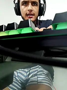 Snapshot of mosmar_20 chatting on February 23, 12:41 am mosmar 20 online show from February 23, 12:41 am