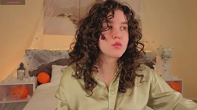 Ariella Sol online show from November 6, 1:06 am