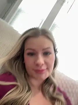 LoveShae  online show from January 6, 5:05 pm