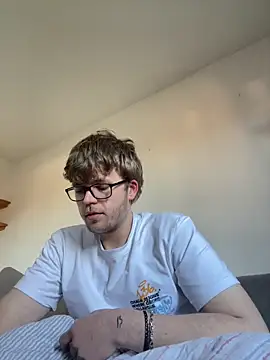 Snapshot of jungxSHxboy chatting on April 11, 6:40 am jungxSHxboy online show from April 11, 6:40 am