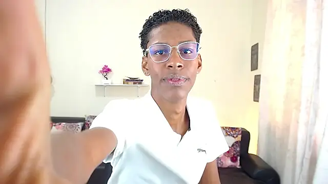 Snapshot of maiki18_ chatting on January 20, 1:32 pm maiki18 online show from January 20, 1:32 pm