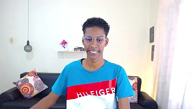 Snapshot of maiki18_ chatting on January 23, 1:24 pm maiki18 online show from January 23, 1:24 pm