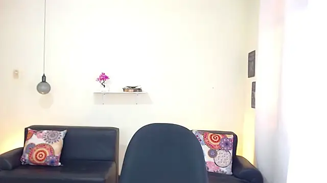 Snapshot of maiki18_ chatting on February 18, 1:33 pm maiki18 online show from February 18, 1:33 pm