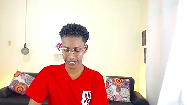 Snapshot of maiki18_ chatting on February 21, 1:55 pm maiki18 online show from February 21, 1:55 pm