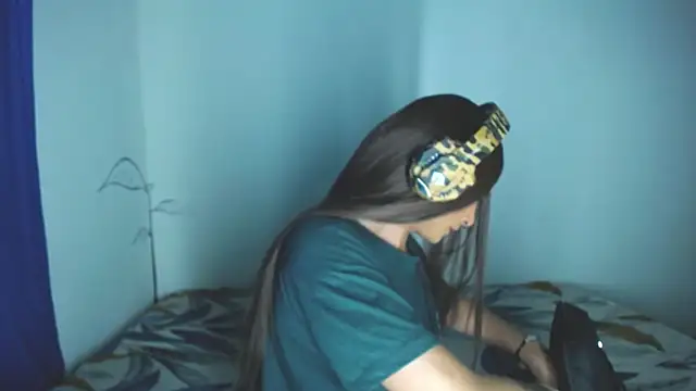 AdharaaMoon online show from December 1, 7:03 pm