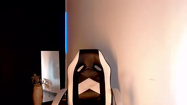 AdharaaMoon online show from February 1, 11:06 pm