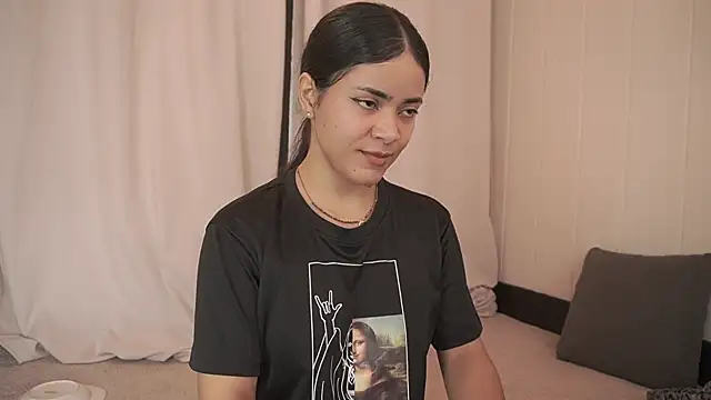 Snapshot of Feetgirl01 chatting on October 17, 10:07 am Feetgirl01 online show from October 17, 10:07 am