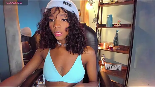 Snapshot of alikahouston4 chatting on December 28, 2:11 am alikahouston4 online show from December 28, 2:11 am