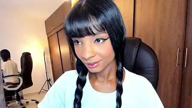 Snapshot of alikahouston4 chatting on March 5, 4:02 am alikahouston4 online show from March 5, 4:02 am