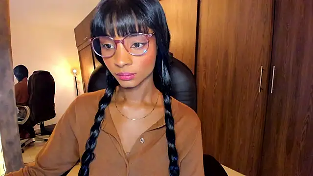 Snapshot of alikahouston4 chatting on October 24, 5:04 am alikahouston4 online show from October 24, 5:04 am