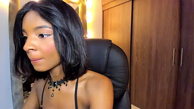 Snapshot of alikahouston4 chatting on November 7, 6:35 am alikahouston4 online show from November 7, 6:35 am