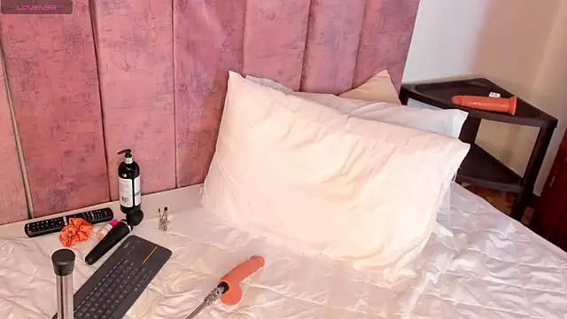 SelenaGmez online show from February 3, 12:21 pm