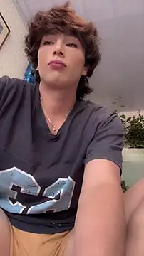 Snapshot of AdamDayt chatting on May 21, 9:33 pm AdamDayt online show from May 21, 9:33 pm