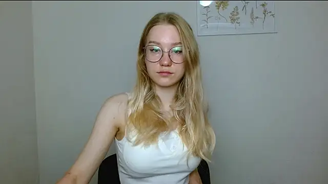 Snapshot of cindi_hot chatting on September 12, 8:14 am cindi hot online show from September 12, 8:14 am
