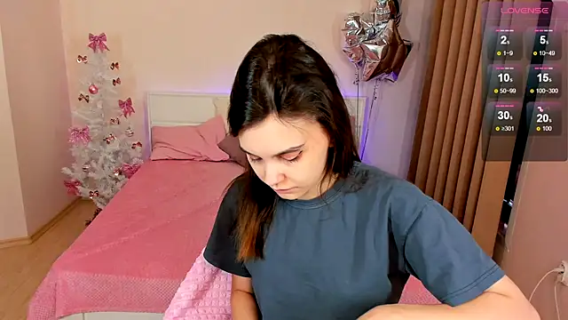 Snapshot of SusieMorris chatting on December 21, 5:14 am SusieMorris online show from December 21, 5:14 am