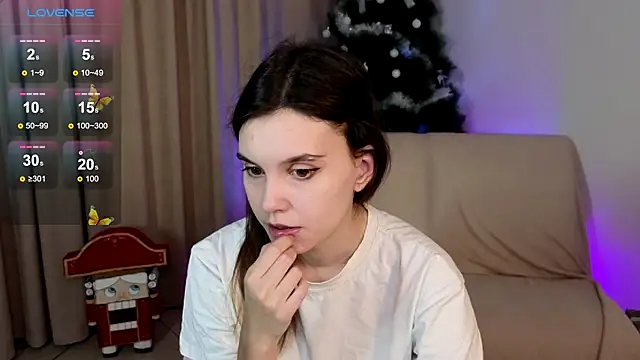 Snapshot of SusieMorris chatting on December 28, 5:12 am SusieMorris online show from December 28, 5:12 am