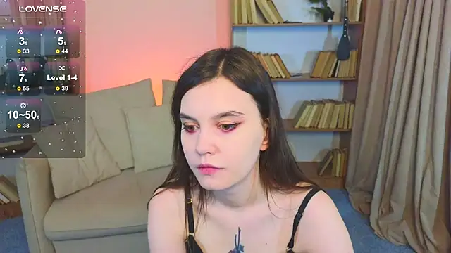 Snapshot of SusieMorris chatting on February 8, 2:47 am SusieMorris online show from February 8, 2:47 am