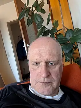 Milkasahne64 online show from April 6, 10:27 am