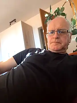 Milkasahne64 online show from April 30, 5:30 pm