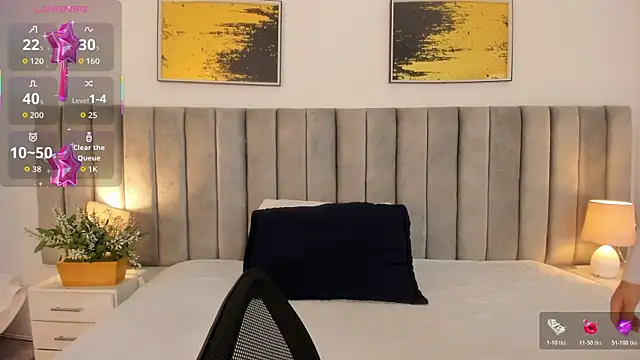 Snapshot of kareena_basu chatting on February 13, 3:35 am kareena basu online show from February 13, 3:35 am