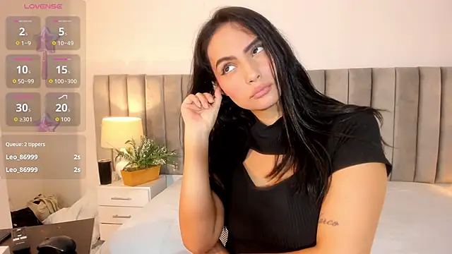 Snapshot of kareena_basu chatting on March 4, 3:12 am kareena basu online show from March 4, 3:12 am