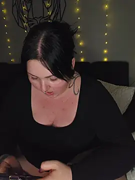 -BonnieBlack- online show from February 14, 8:05 pm