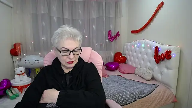KayleSmoll online show from February 12, 5:05 am
