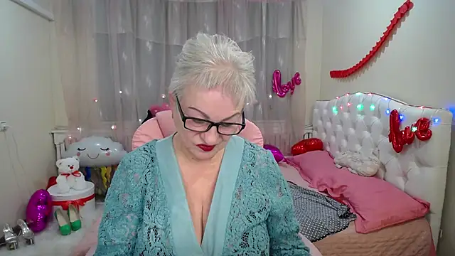 KayleSmoll online show from March 4, 7:32 pm