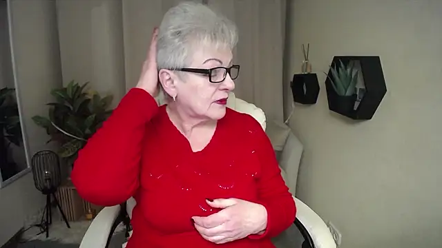 Snapshot of KayleSmoll chatting on February 3, 7:41 pm KayleSmoll online show from February 3, 7:41 pm