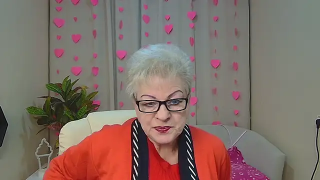 Snapshot of KayleSmoll chatting on February 6, 8:01 pm KayleSmoll online show from February 6, 8:01 pm