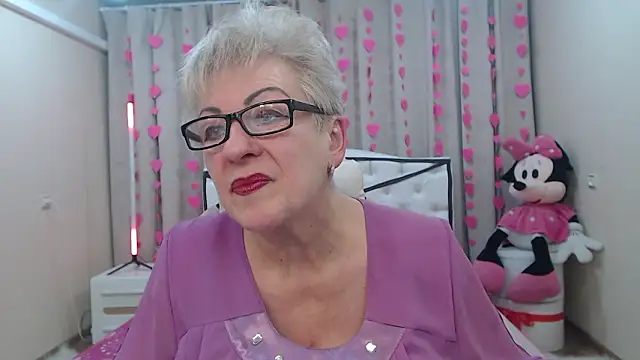 Snapshot of KayleSmoll chatting on February 7, 7:39 pm KayleSmoll online show from February 7, 7:39 pm