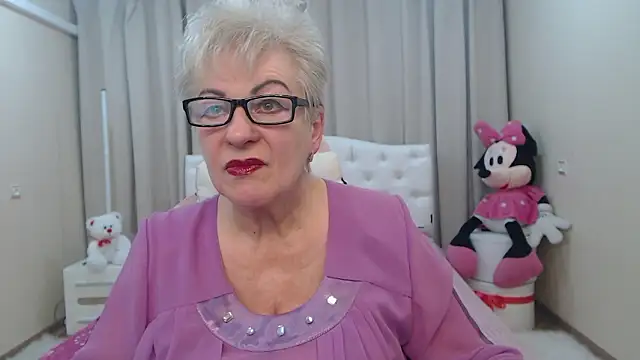 Snapshot of KayleSmoll chatting on February 25, 7:45 pm KayleSmoll online show from February 25, 7:45 pm