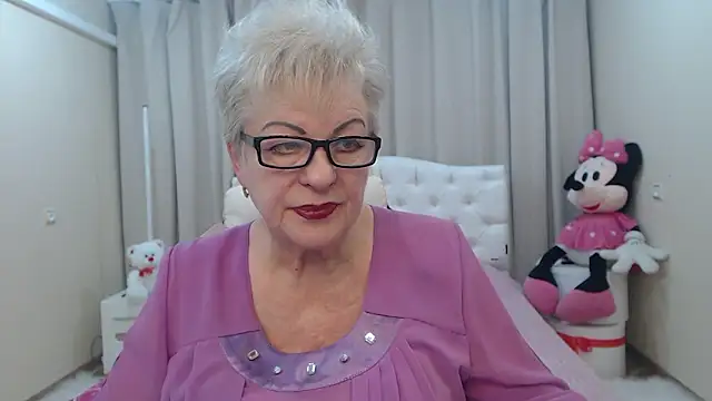 Snapshot of KayleSmoll chatting on March 3, 7:42 pm KayleSmoll online show from March 3, 7:42 pm