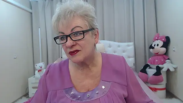 Snapshot of KayleSmoll chatting on March 4, 7:42 pm KayleSmoll online show from March 4, 7:42 pm