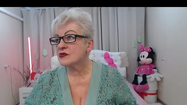 KayleSmoll online show from April 15, 6:37 pm