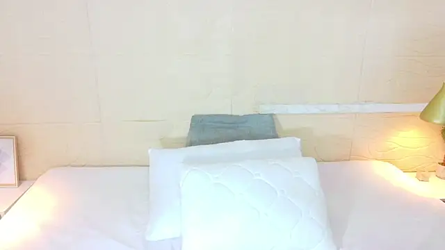 Shamiraa moore online show from October 20, 8:20 pm