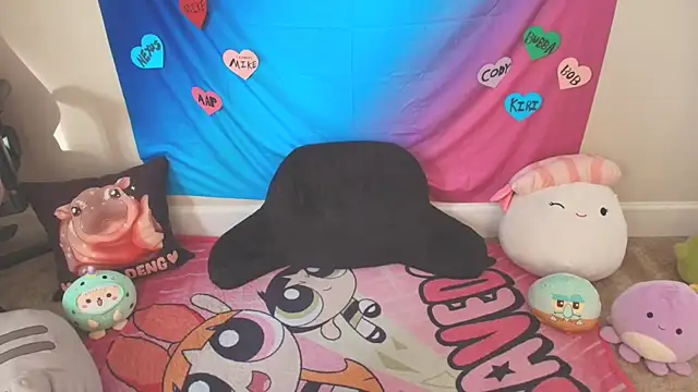 MilkyBunny online show from December 5, 6:15 pm