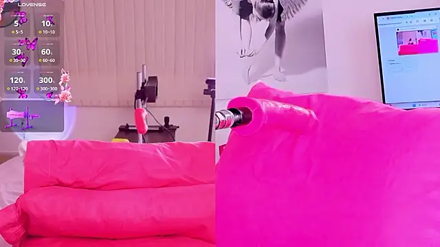 Snapshot of Emma__Erotic chatting on February 18, 8:27 pm Emma Erotic online show from February 18, 8:27 pm