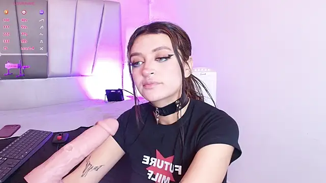 alice-millerr online show from January 24, 7:07 pm