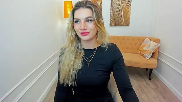 Snapshot of SelenaeMoore chatting on February 4, 3:23 am SelenaeMoore online show from February 4, 3:23 am