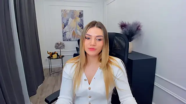 Snapshot of SelenaeMoore chatting on February 26, 4:33 am SelenaeMoore online show from February 26, 4:33 am