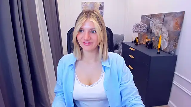 SelenaeMoore online show from May 8, 3:45 am