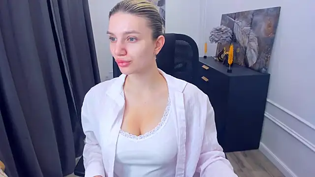 SelenaeMoore online show from May 23, 3:45 am