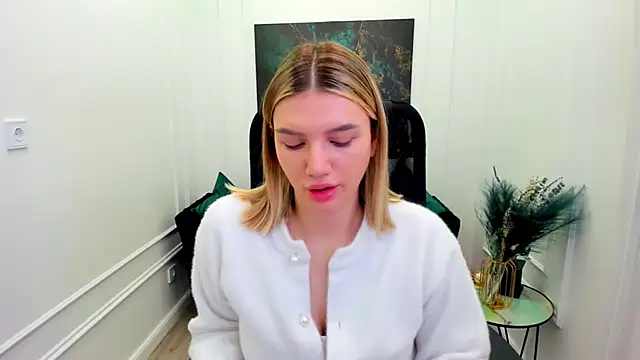 SelenaeMoore online show from June 3, 3:42 am